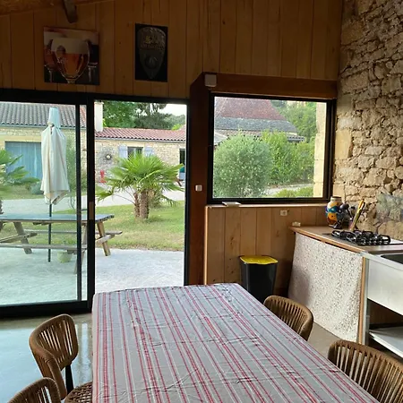 Maison Lou Pader Nyaraló *